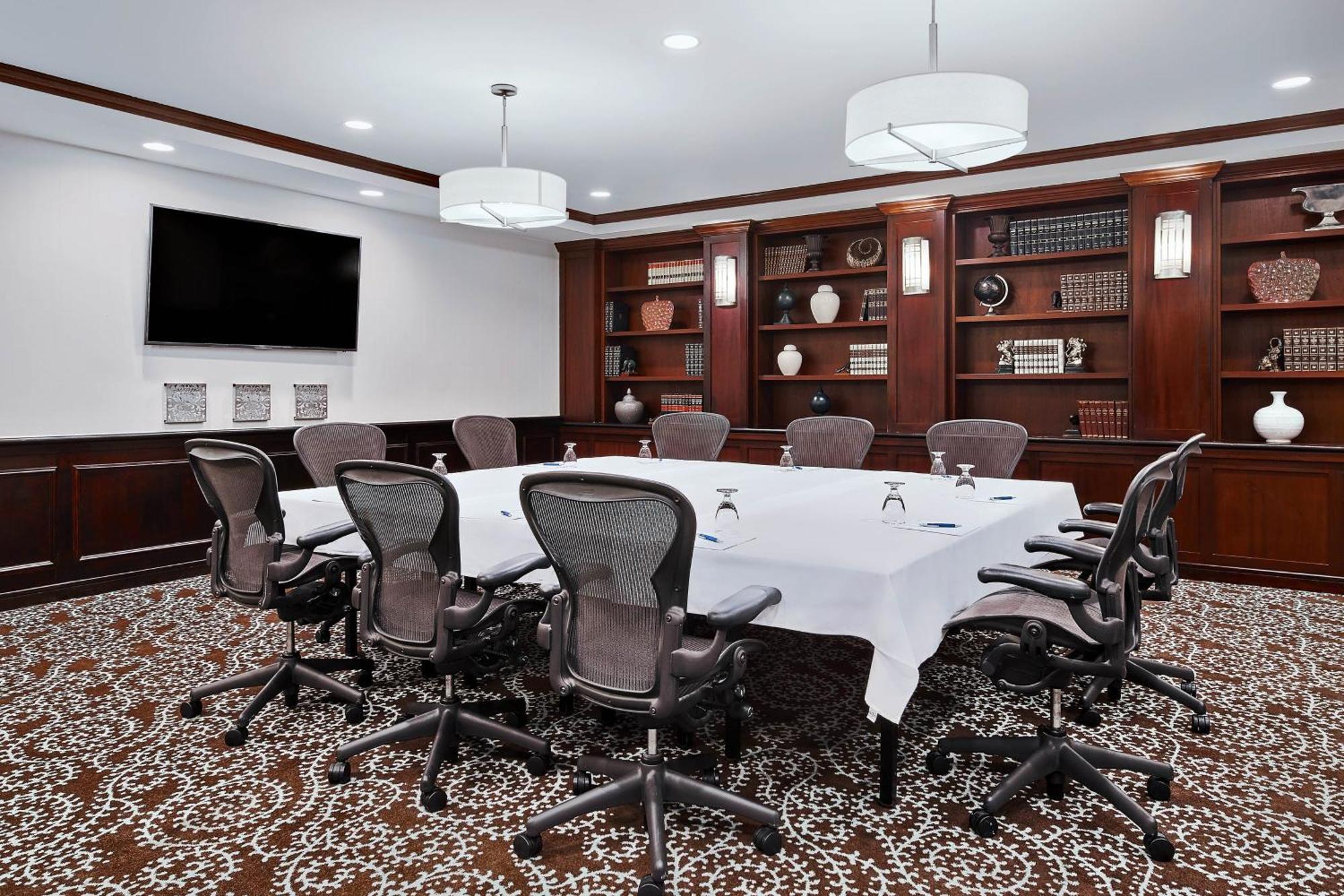 Four Points By Sheraton Richmond Airport Сандстон Экстерьер фото