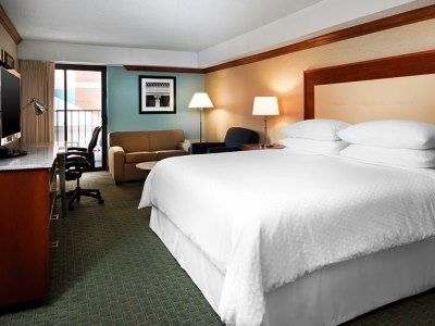 Four Points By Sheraton Richmond Airport Сандстон Экстерьер фото