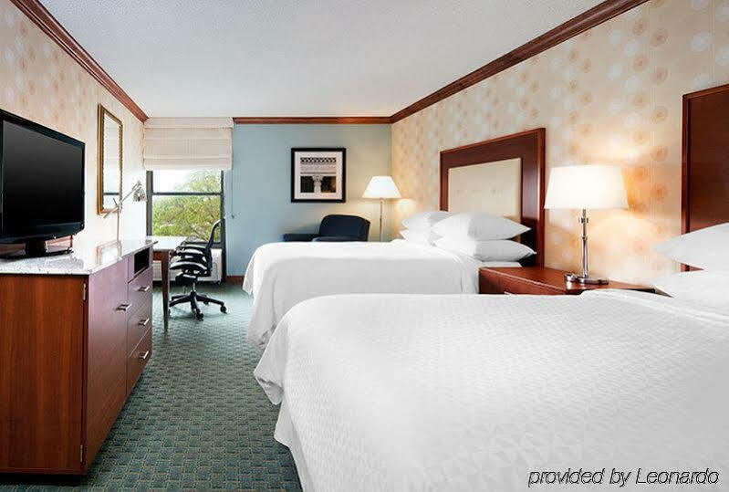 Four Points By Sheraton Richmond Airport Сандстон Экстерьер фото